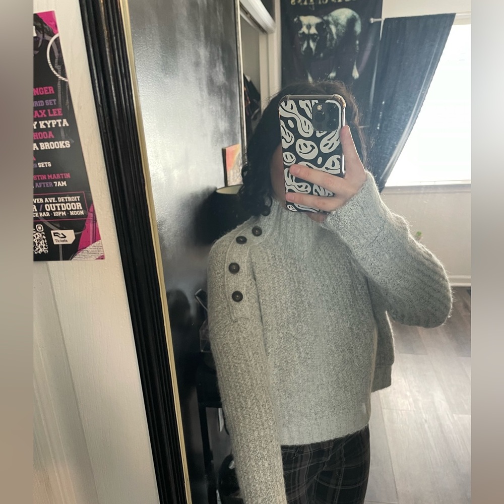 Women’s sweater